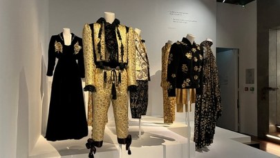 Paryska "złota moda" przyciąga tłumy Francuzek i turystek