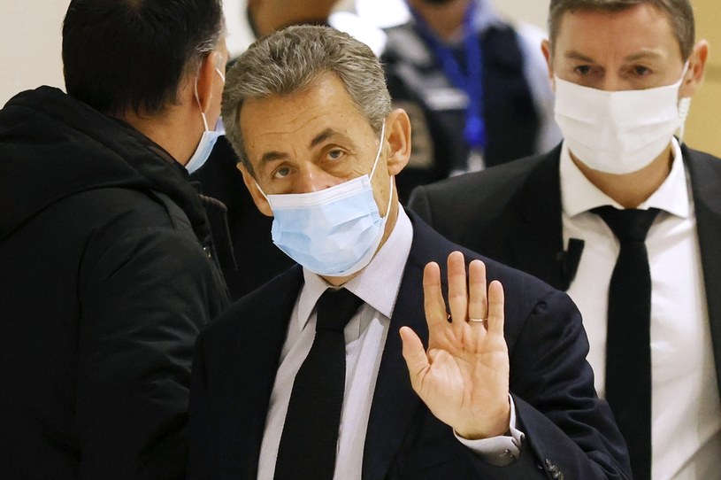 Paryski Trybunał Karny skazał Sarkozy'ego na trzy lata więzienia (PAP/EPA/YOAN VALAT) /PAP