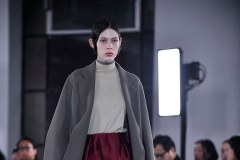 Paryski Tydzień Mody: Kratka, długie, szerokie płaszcze i kożuszki