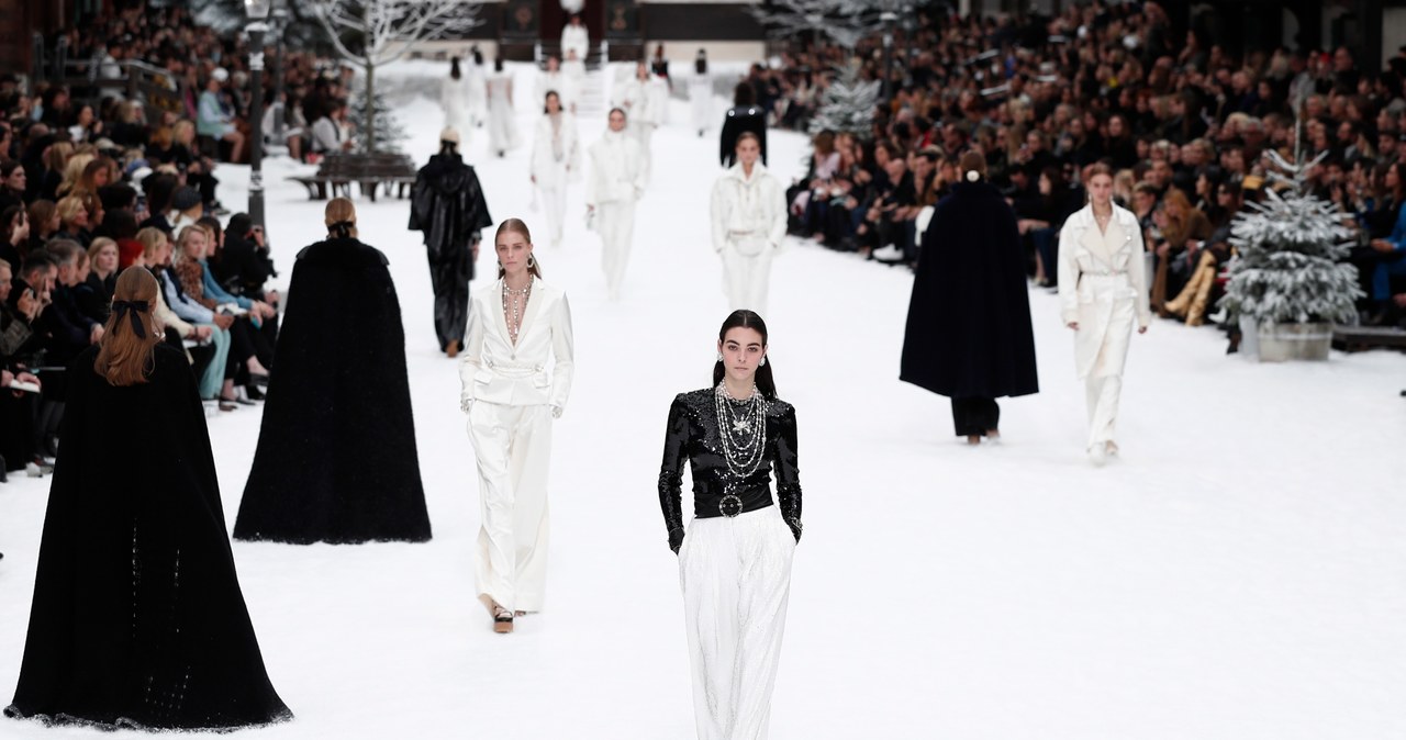 Paryski Tydzień Mody: Kratka, długie, szerokie płaszcze i kożuszki