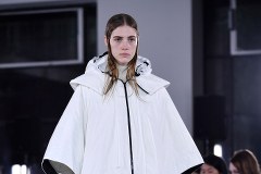 Paryski Tydzień Mody: Kratka, długie, szerokie płaszcze i kożuszki