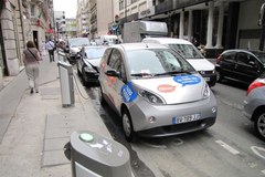 Paryskie VIP-y testują samoobsługowe wypożyczalnie aut