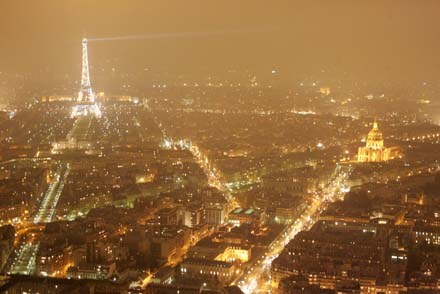 Paryż czeka na Ciebie! /arch. AFP