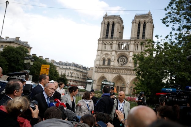 Paryż, incydent przed Notre Dame /YOAN VALAT  /PAP/EPA