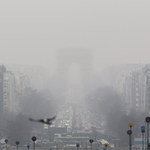 Paryż ogranicza ruch samochodów z powodu smogu