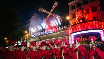 Paryż świętuje spektakularny powrót symbolu Moulin Rouge