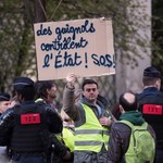 Paryż: W obawie przed "żółtymi kamizelkami" policja zakazuje demonstracji