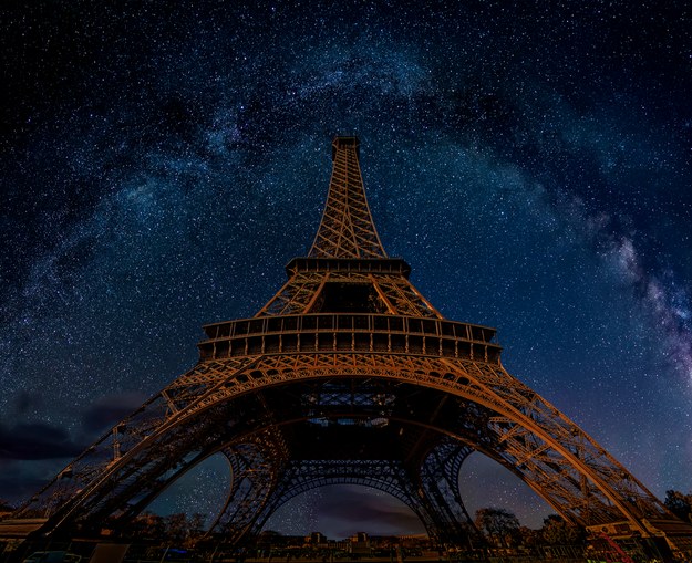 Paryż /Shutterstock