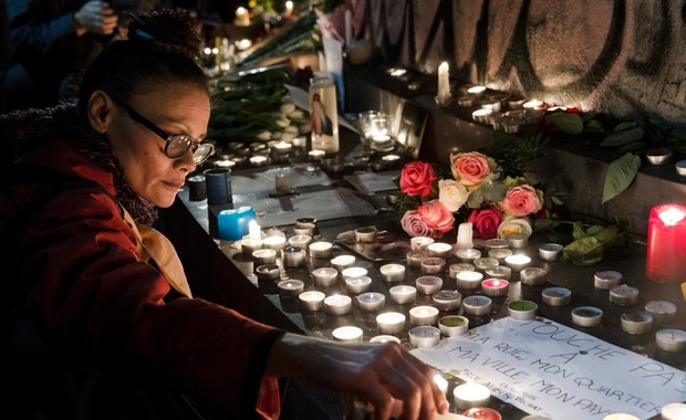 Paryżanie zebrali się na placu Republiki, mimo ostrzeżeń policji