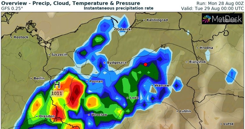 Pas burzowy oplata Polskę od południowego zachodu i przesuwa się na północny wschód /wxcharts /
