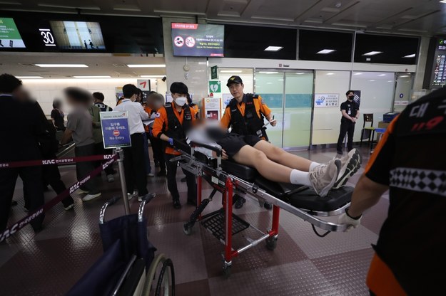 Pasażer feralnego lotu w drodze do szpitala /YONHAP SOUTH KOREA /PAP/EPA