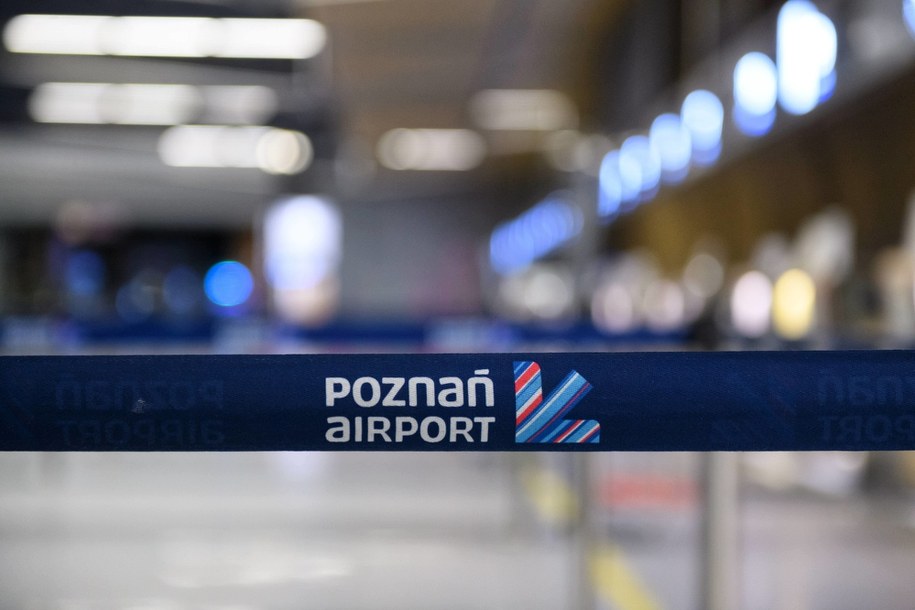 Pasażer lotu z Poznania do Holandii zakażony koronawirusem /Jakub Kaczmarczyk /PAP