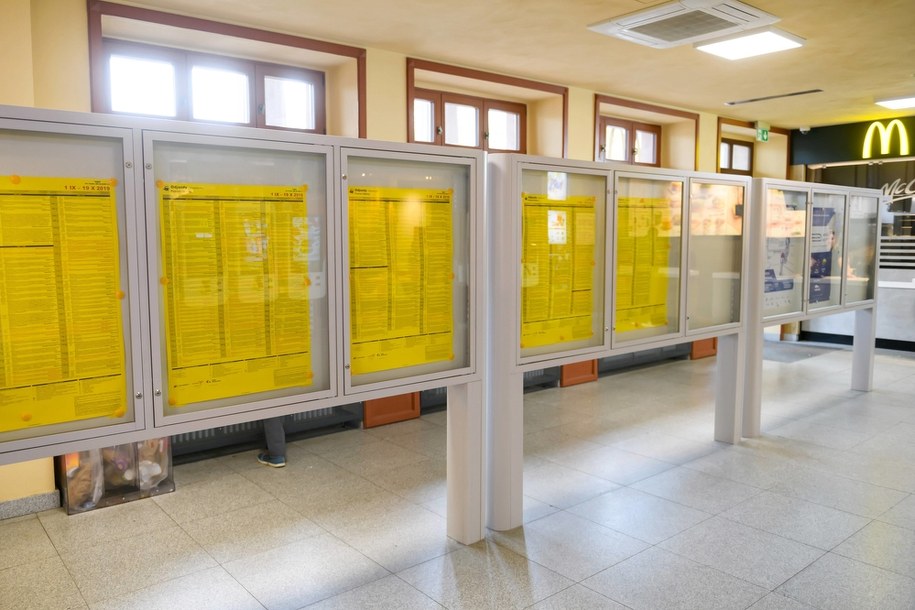 Pasażer pociągu Wągrowiec-Poznań zakażony koronawirusem. Ssanepid szuka współpasażerów /Jakub Kaczmarczyk /PAP