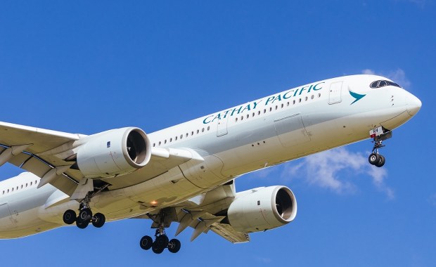 Pasażer próbował otworzyć drzwi samolotu w czasie lotu