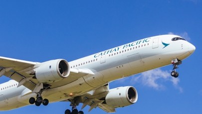 Pasażer próbował otworzyć drzwi samolotu w czasie lotu