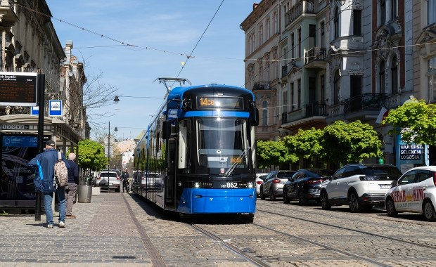 Pasażer tramwaju podczas awantury zranił nożykiem do tapet współpasażera