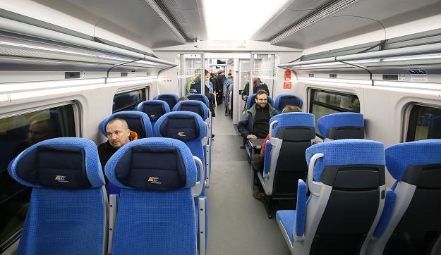 Pasażerowie w pociągu PesaDART /PAP