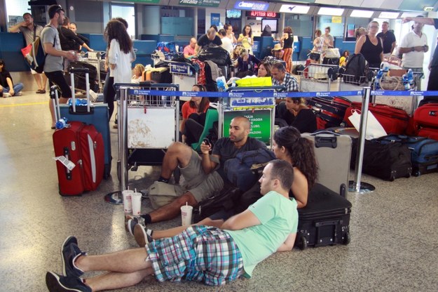 Pasażerowie w terminalu lotniska Fiumicino /TELENEWS    /PAP/EPA