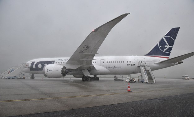 Pasażerski Boeing 787 Dreamliner linii PLL LOT, którym Franciszek wróci do Rzymu /Radek Pietruszka /PAP