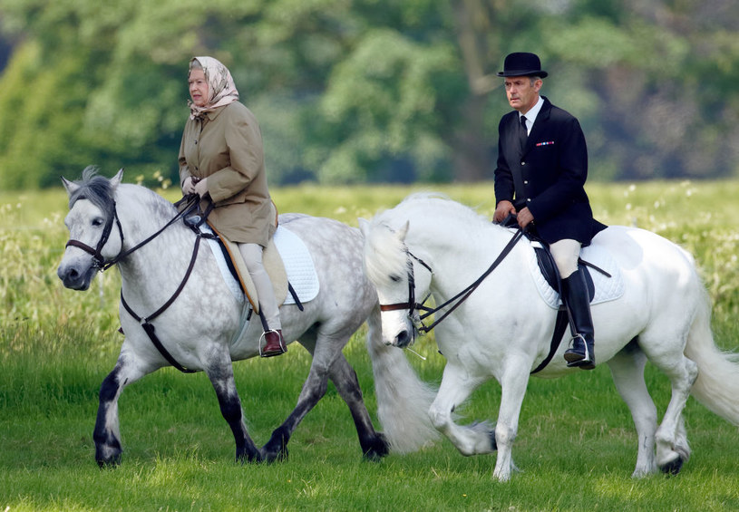 Pasją do koni i jeździectwa królową Elżbietę II zaraził jej ojciec /Max Mumby/Indigo / Contributor /Getty Images