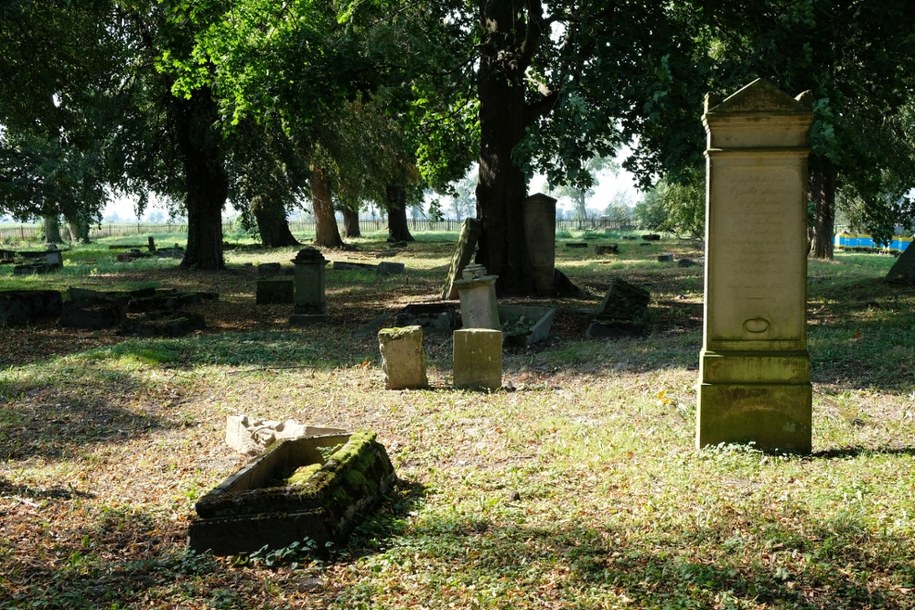 O takich nagrobkach mogliście nie słyszeć. Pielęgnują je pasjonaci