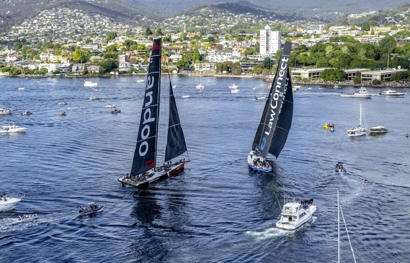 Pasjonujący finisz z udziałem "LawConnect" i "Andoo Comanche" /Kurt Arrigo /PAP/EPA