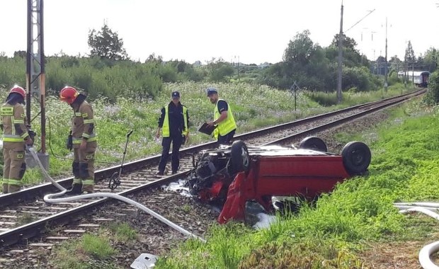 Pasłęk: Zderzenie pociągu z samochodem. Są poszkodowani