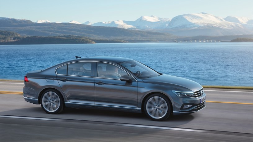 Passata, flagową limuzynę Volkswagena, jest dziś dostępny w bardzo atrakcyjnej ofercie /materiały promocyjne