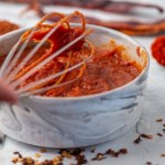 Pasta gochujang przyspiesza metabolizm, pomaga w pracy jelit. Możesz zrobić ją w domu