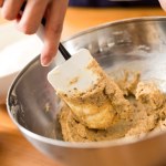 Pasta, którą możesz jeść łyżeczką lub dodać do kawy. Dba o stan serca, kości i skóry, dodaje energii