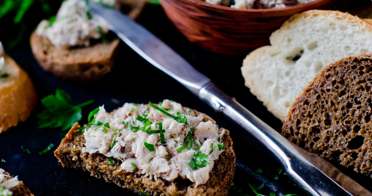 Pasta z makreli? Oczywiście, ale nie zapomnij o zielonych dodatkach! /123RF/PICSEL