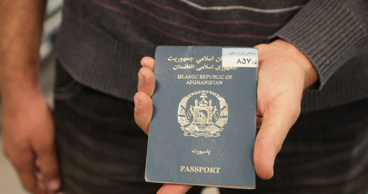 Paszport Afganistanu ma status najgorszego na świecie. /Jakub Kaminski/East News /East News
