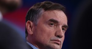 Paszport dyplomatyczny Zbigniewa Ziobry unieważniony