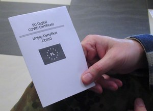 Paszporty covidowe. Jest głos z PiS ws. ustawy