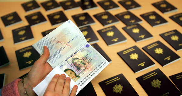 Paszporty medyczne będą obowiązkowe? /AFP