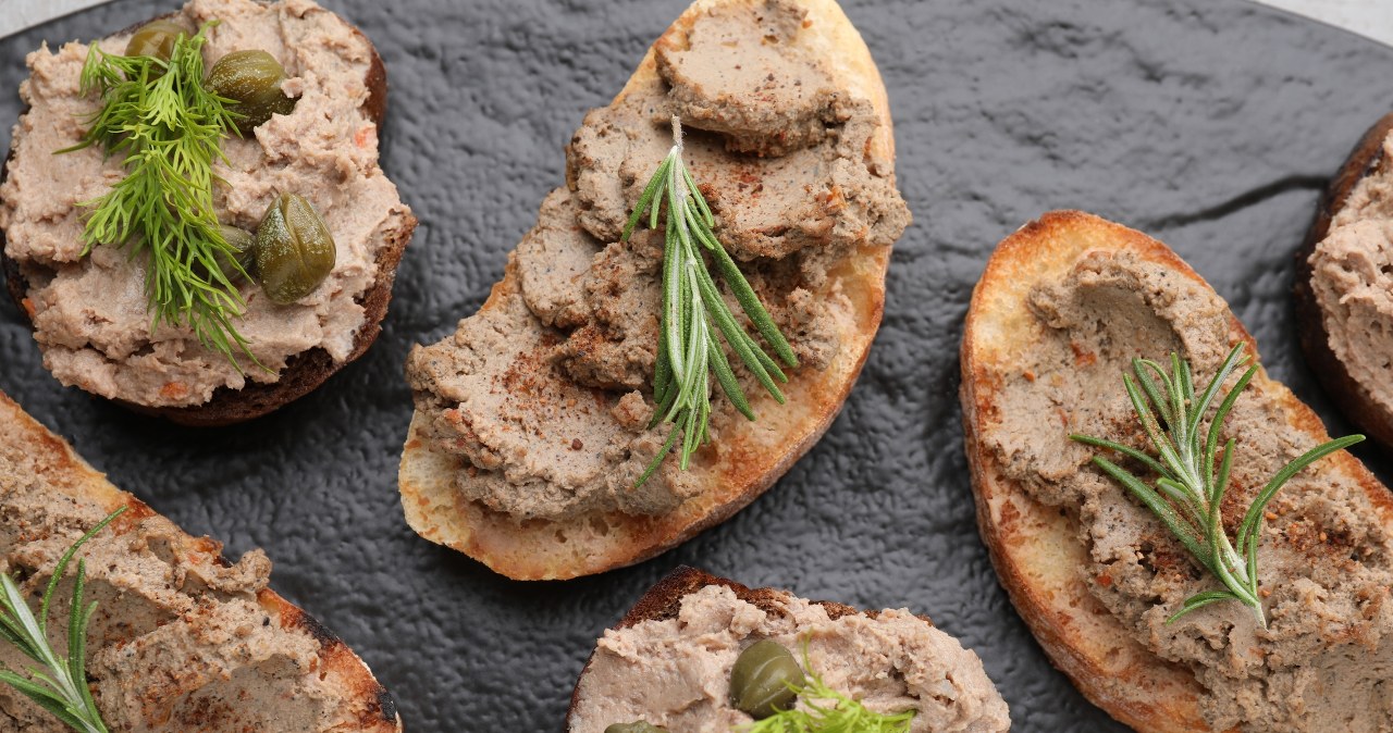 Pasztet z resztek rosołowych podbije serca i żołądki wszystkich domowników oraz gości. Jest łatwy do przygotowania. Sprawdź, jak go zrobić. /Pixel