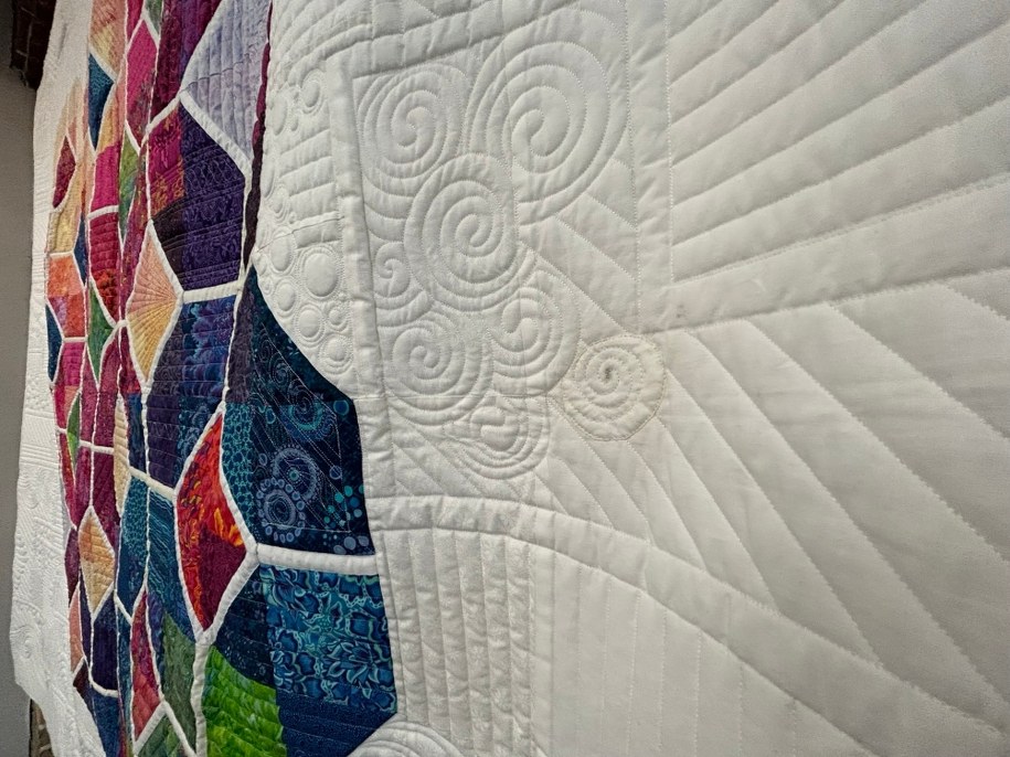 Patchwork to technika tworzenia tkaniny poprzez zszywanie ze sobą kawałków materiału. /Aneta Łuczkowska, RMF FM /RMF FM - reporter