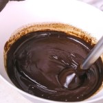 Patent cukiernika na idealną polewę czekoladową. Jest delikatna, błyszcząca i nigdy nie pęka