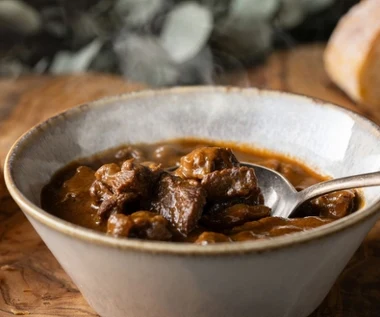 Patent najlepszych kucharzy ma mięciutki gulasz. Jedna łyżka wysytarczy i mięso rozpływa się w ustach