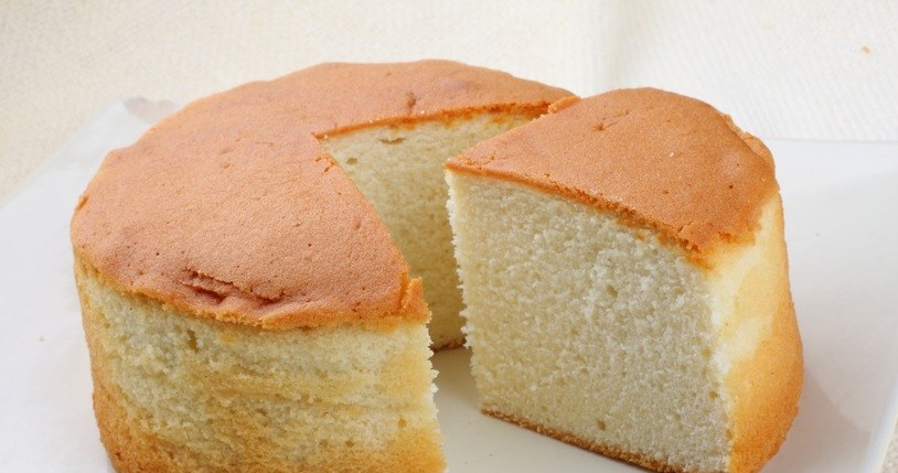 Patišpanj to serbski biszkopt, który wspaniale wyrasta, a mimo to nie ma ani grama proszku do pieczenia. /123RF/PICSEL