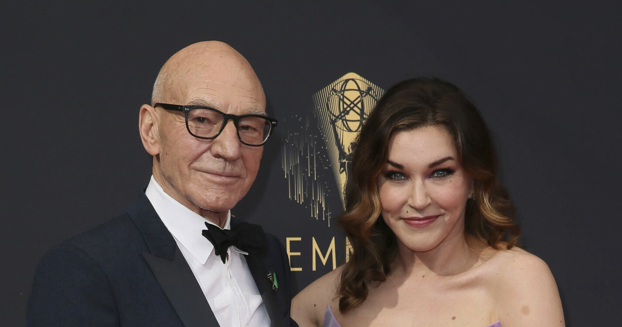 Patrick Stewart i Sunny Ozell. Pomiędzy nimi jest 38 lat różnicy /Invision/Invision/East News /East News