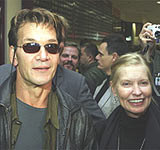 Patrick Swayze i jego żona Lisa w Warszawie /AFP