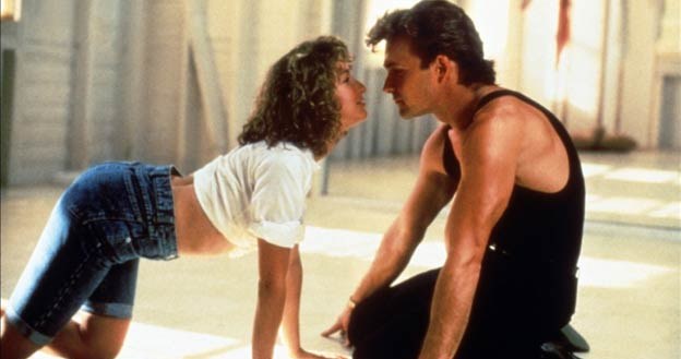 Patrick Swayze i Jenifer Gray w jednej z najsłynniejszych scen w historii kina /materiały prasowe