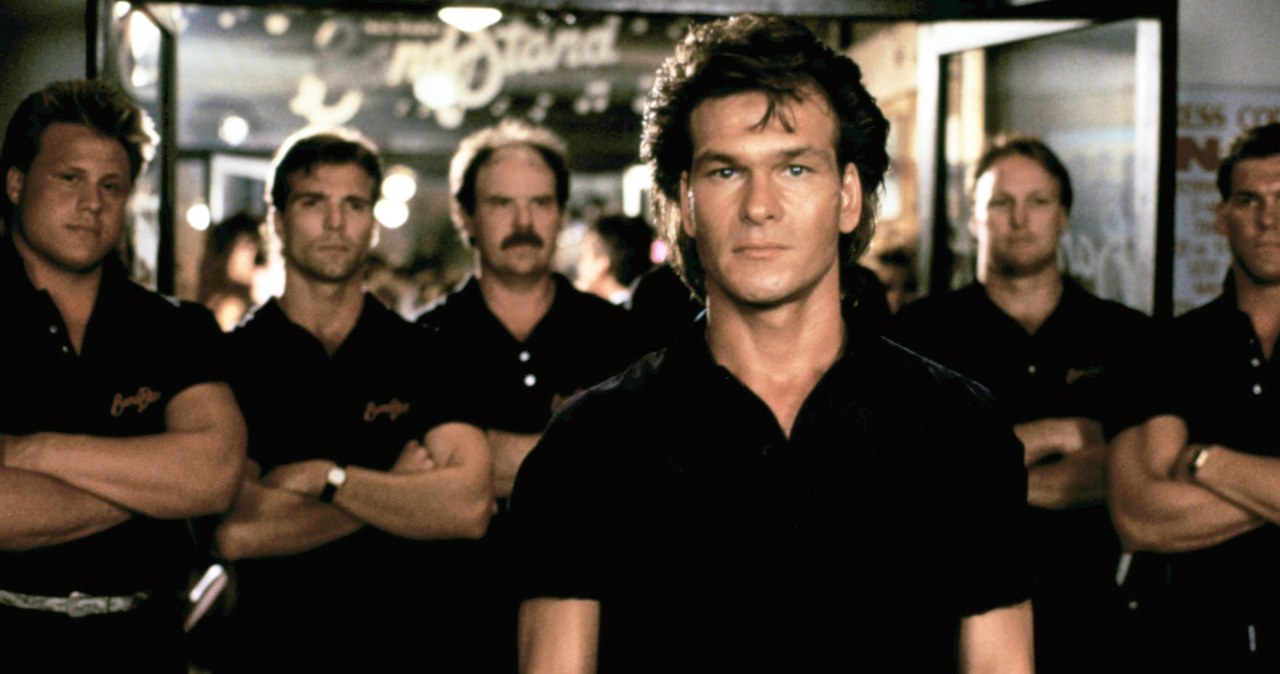 Patrick Swayze w filmie "Wykidajło" /AKPA