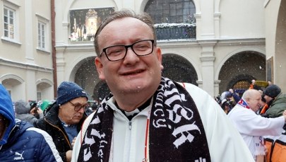 Patriotyzm, kontrowersje i zdjęcia z kibolami. Kim jest kapelan Nawrockiego?