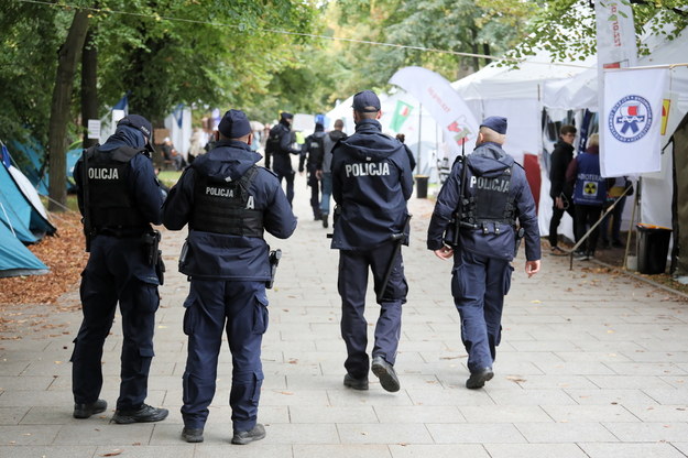 Patrol policji na terenie Białego Miasteczka / 	Paweł Supernak   /PAP