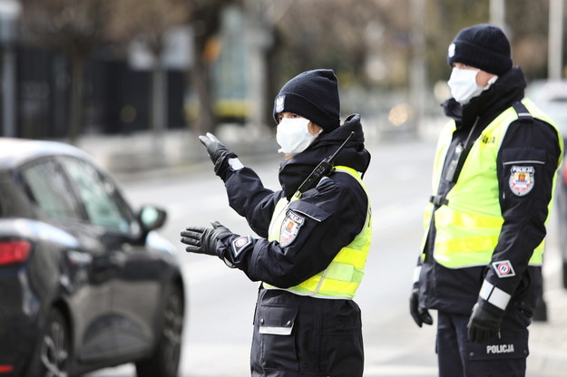 Patrol policji w Warszawie / 	Leszek Szymański    /PAP