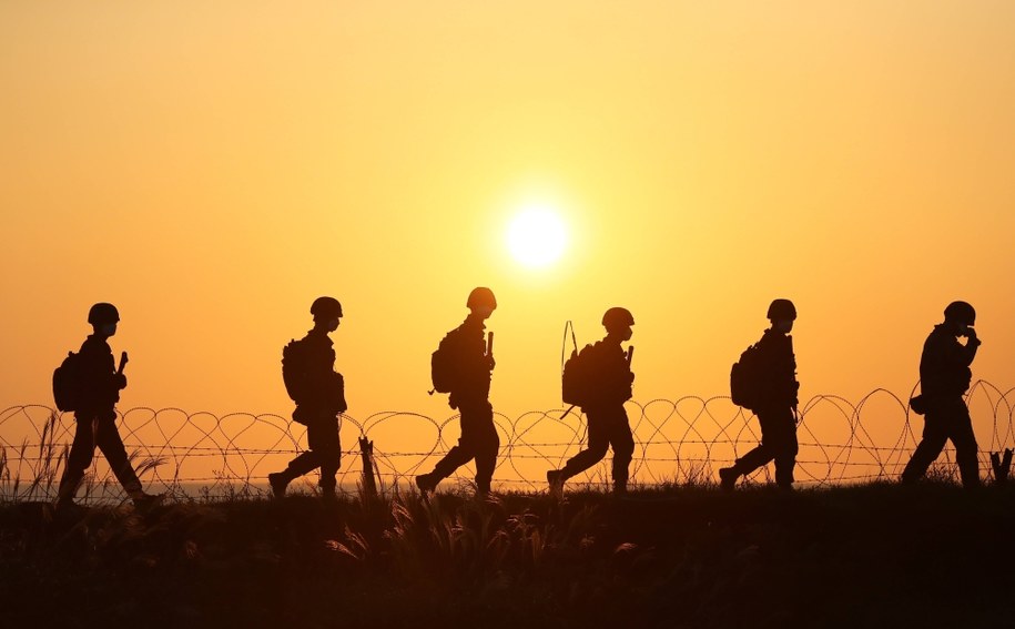 Patrol południowokoreańskich żołnierzy na wyspie Yeonpyeong, zdj. archiwalne /YONHAP   /PAP/EPA