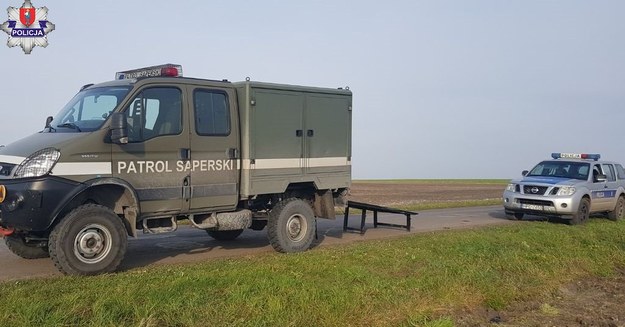 Patrol saperski w Antoniówce (Lubelskie) /Policja