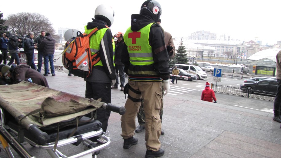 Patrol służby medycznej w Kijowie /Przemysław Marzec /RMF FM